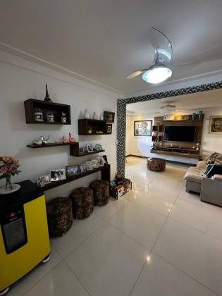 Casa de Condomínio 4/4 nascente à venda na Av. Luiz Tarquínio
