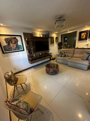 Casa de Condomínio 4/4 nascente à venda na Av. Luiz Tarquínio