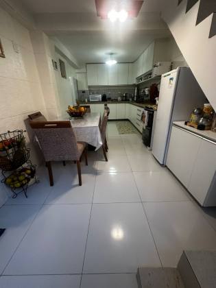 Casa de Condomínio 4/4 nascente à venda na Av. Luiz Tarquínio