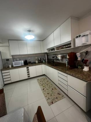 Casa de Condomínio 4/4 nascente à venda na Av. Luiz Tarquínio