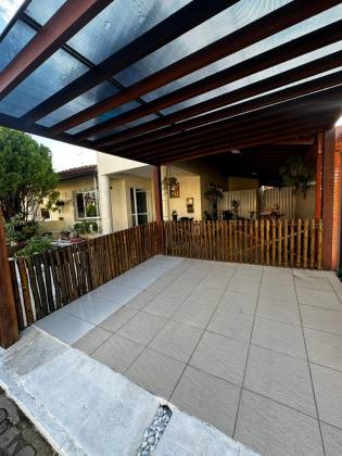 Casa de Condomínio 4/4 nascente à venda na Av. Luiz Tarquínio