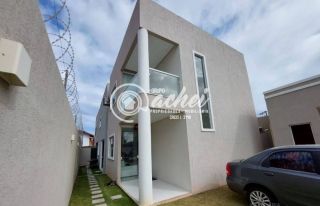 Casa Duplex em Buraquinho - Mobiliada