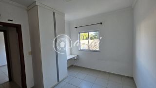 Casa de Condomínio 4/4 nascente para locação em Buraquinho