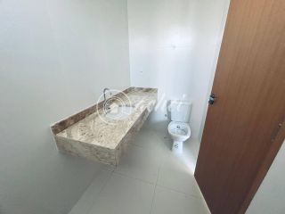 Casa de Condomínio 3 suítes para locação em Buraquinho