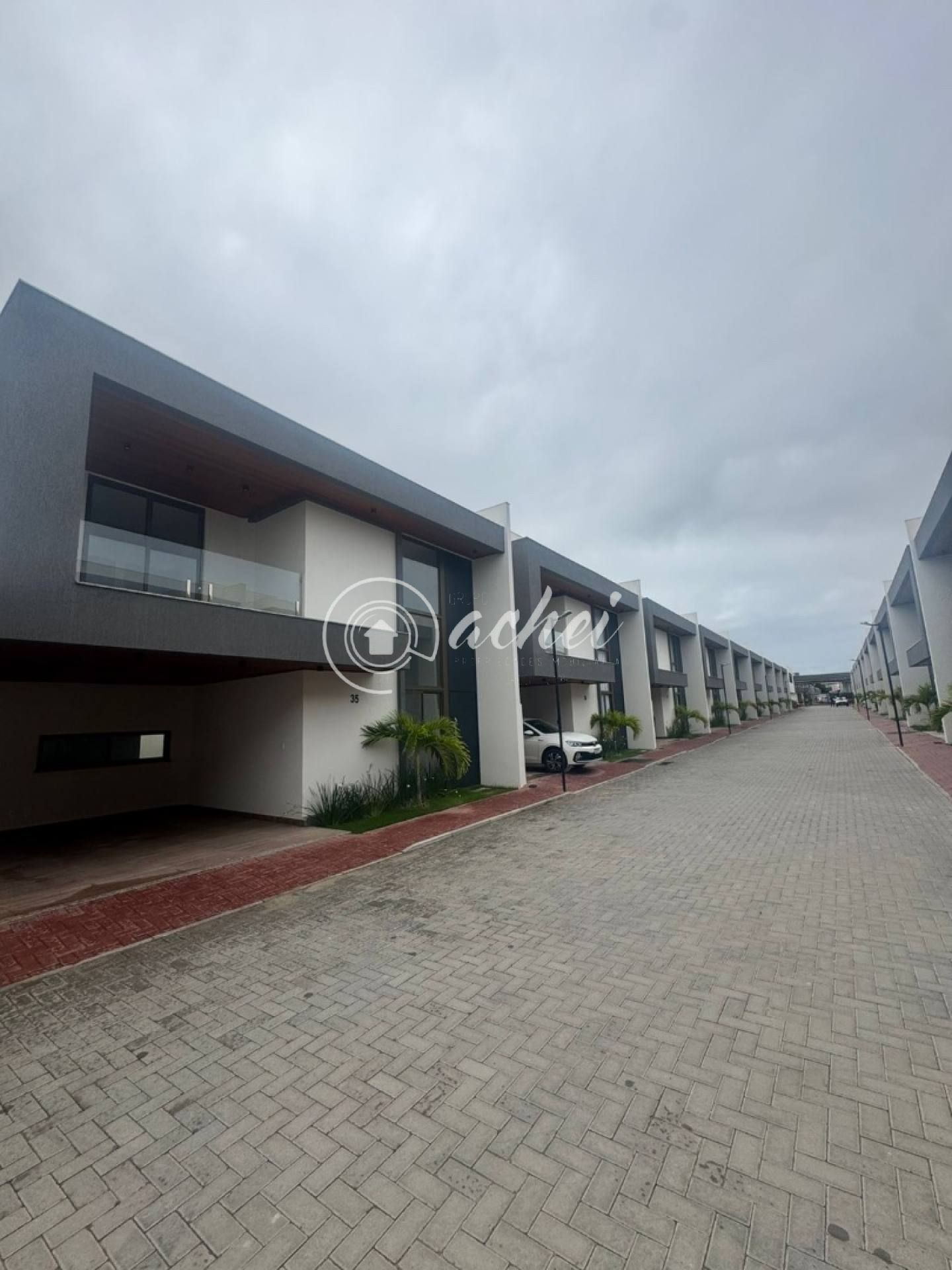 Casa de Condomínio Alto Padrão 4/4 à venda na Av. Priscila Dutra