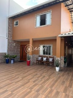 Casa de Condomínio 4/4 semi mobiliada para locação no Bairro Miragem
