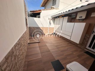 Casa de Condomínio 4/4 semi mobiliada para locação no Bairro Miragem