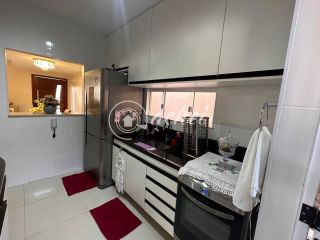Casa de Condomínio 4/4 semi mobiliada para locação no Bairro Miragem