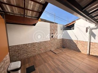 Casa de Condomínio 4/4 semi mobiliada para locação no Bairro Miragem