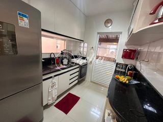 Casa de Condomínio 4/4 semi mobiliada para locação no Bairro Miragem