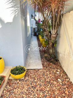 Casa Térrea 3/4, sendo 2 suítes- Priscila Dultra Locação em Buraquinho - Energia Solar