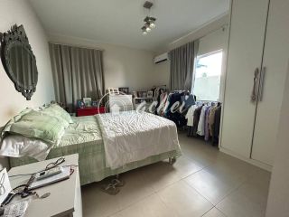 Casa Térrea 3/4, sendo 2 suítes- Priscila Dultra Locação em Buraquinho - Energia Solar