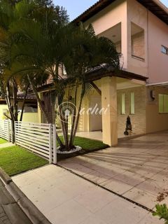 Casa de Condomínio Para Alugar com 4 quartos 3 suítes no bairro Buraquinho