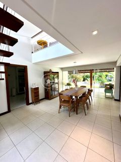 Casa de Alto Padrão à Venda em Busca Vida