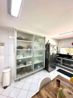 Casa de Alto Padrão à Venda em Busca Vida