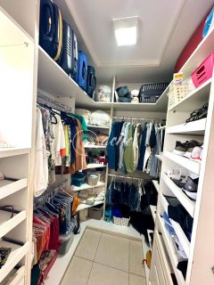 Casa de Alto Padrão à Venda em Busca Vida