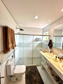 Casa de Alto Padrão à Venda em Busca Vida