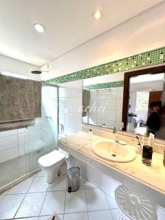 Casa de Alto Padrão à Venda em Busca Vida