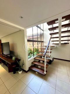 Casa de Alto Padrão à Venda em Busca Vida