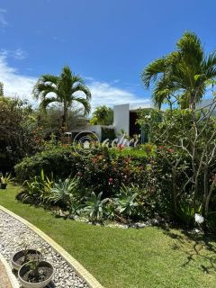 Casa alto padrão 5/4 em Busca Vida com piscina privativa