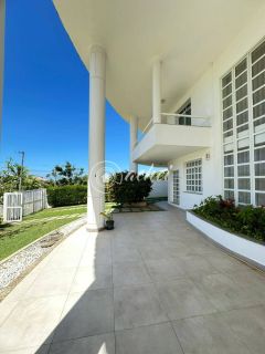 Casa alto padrão 5/4 em Busca Vida com piscina privativa