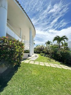 Casa alto padrão 5/4 em Busca Vida com piscina privativa