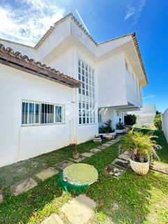 Casa alto padrão 5/4 em Busca Vida com piscina privativa