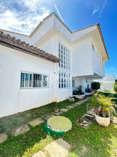 Casa alto padrão 5/4 em Busca Vida com piscina privativa