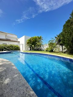 Casa alto padrão 5/4 em Busca Vida com piscina privativa