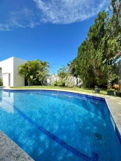 Casa alto padrão 5/4 em Busca Vida com piscina privativa