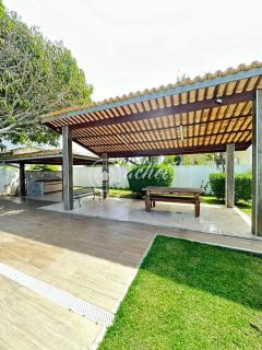 Casa alto padrão 5/4 em Busca Vida com piscina privativa