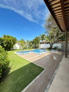 Casa alto padrão 5/4 em Busca Vida com piscina privativa