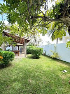 Casa alto padrão 5/4 em Busca Vida com piscina privativa