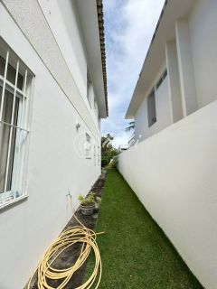 Casa alto padrão 5/4 em Busca Vida com piscina privativa