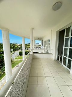 Casa alto padrão 5/4 em Busca Vida com piscina privativa