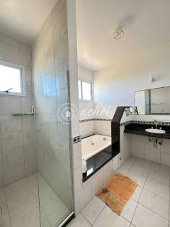 Casa alto padrão 5/4 em Busca Vida com piscina privativa