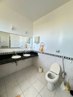 Casa alto padrão 5/4 em Busca Vida com piscina privativa