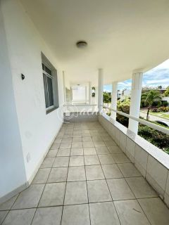 Casa alto padrão 5/4 em Busca Vida com piscina privativa