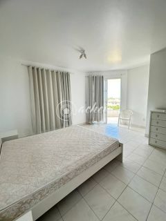 Casa alto padrão 5/4 em Busca Vida com piscina privativa