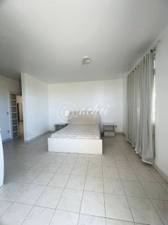 Casa alto padrão 5/4 em Busca Vida com piscina privativa