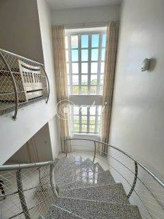 Casa alto padrão 5/4 em Busca Vida com piscina privativa