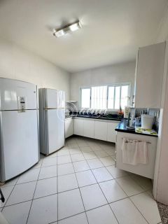 Casa alto padrão 5/4 em Busca Vida com piscina privativa