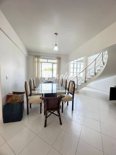 Casa alto padrão 5/4 em Busca Vida com piscina privativa