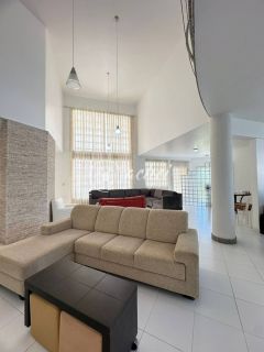 Casa alto padrão 5/4 em Busca Vida com piscina privativa