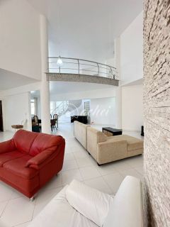 Casa alto padrão 5/4 em Busca Vida com piscina privativa