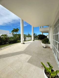 Casa alto padrão 5/4 em Busca Vida com piscina privativa