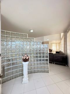 Casa alto padrão 5/4 em Busca Vida com piscina privativa