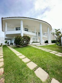 Casa alto padrão 5/4 em Busca Vida com piscina privativa