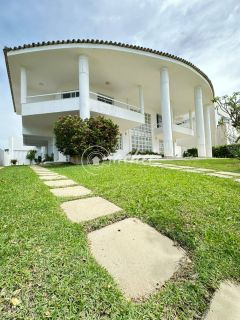 Casa alto padrão 5/4 em Busca Vida com piscina privativa