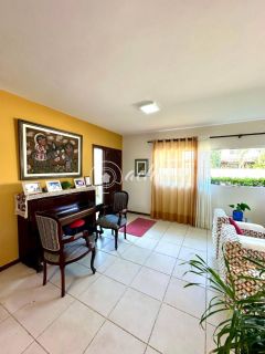 Casa à Venda no Condomínio Villas do Bosque